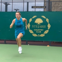 Simona Halep a revenit pe terenul de tenis! Fostul numărul 1 mondial se antrenează la Complexul Stejarii