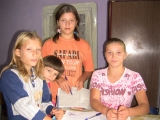 Ajută 4 fetiţe orfane de ambii părinţi să aibă o locuinţă şi lemne de foc pentru iarnă!