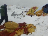 Alpiniști români blocați pe Everest în urma cutremurului din Himalaya