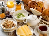 Aspectul fizic şi kilogramele în plus sunt motivele pentru care femeile NU mănâncă dimineaţa