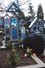 Cimitirul Vesel de la Săpânţa, una din atracţiile Maramureşului