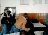 Elev bătut cu pumnii de o colegă de clasă FOTO ŞOCANT