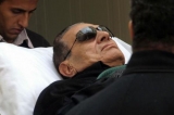 Faraonul Hosni Mubarak este ţinut în viaţă doar cu ajotorul aparatelor