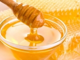 Farmacia din stupul de albine: polen, lăptișor și propolis