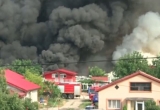 Incendiu devastator lângă Bucureşti. 18 autospeciale luptă să stingă focul  