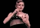 Madonna, show erotic. Şi-a arătat sânul şi lenjeria intimă   VIDEO