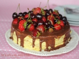 Reteta zilei: Tort de clatite cu urda, ciocolata si fructe