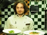 Reţete culinare pentru seara de Revelion: Chef Florin Dumitrescu recomandă pulpa de curcan la cuptor, cu mere şi scorţişoară