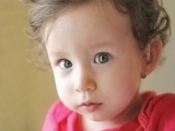 Sara Gagiu are 1 an și jumătate și trăiește într-o lume fără sunete