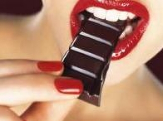 ciocolata-placerea-care-tradeaza-erotismul-femeilor-1.jpg