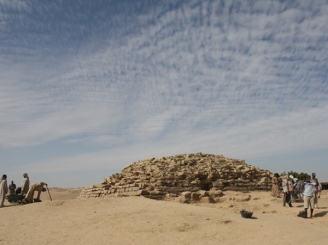 fabulos-piramida-veche-de-4-600-de-ani-descoperita-in-egipt-37988-1.jpg