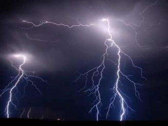 meteo-ploi-torentiale-descarcari-electrice-si-grindina-in-toata-tara-46567-1.jpg