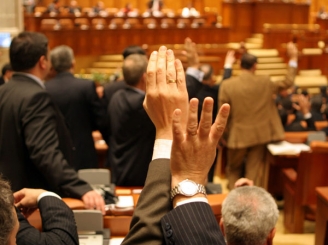 motiunea-de-cenzura-anti-guvernul-ponta-votata-in-plenul-parlamentului-43473-1.jpg