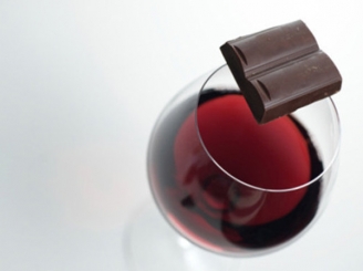 studiu-ciocolata-si-vinul-rosu-ajuta-la-incetinirea-evolutiei-glaucomului-43336-1.jpg