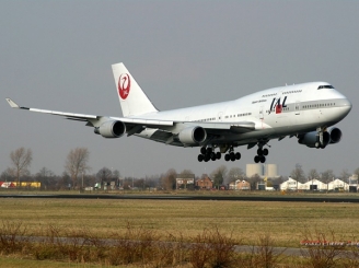 un-avion-al-companiei-japan-airlines-a-aterizat-de-urgenta-la-tokyo-46256-1.jpg